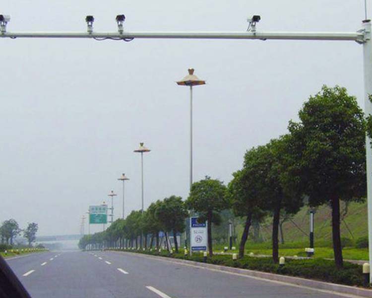 鑫雨杭電器設(shè)備公司為您解答，山西道路監(jiān)控桿的施工規(guī)范是什么？